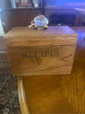 Mud pie Wooden Recipe Box with Glass Knob - Brown